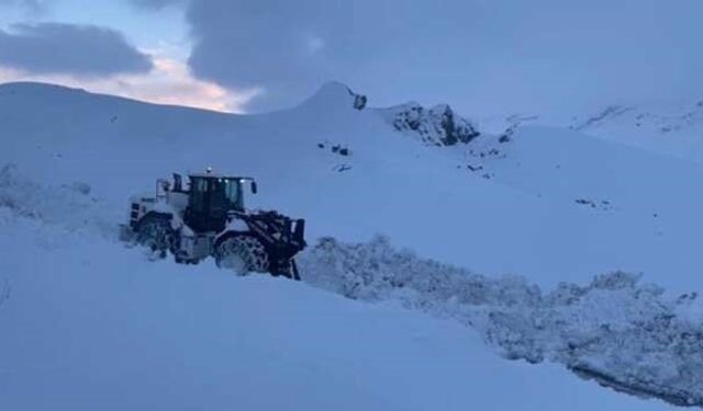 Hakkari-Şırnak karayolu yeniden ulaşıma açıldı