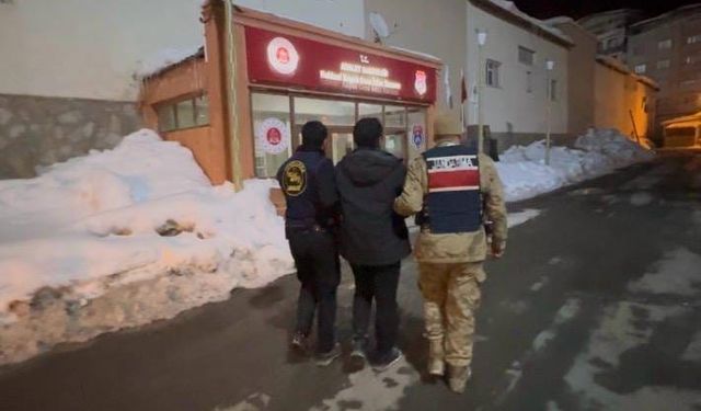 Hakkari'de 22 yıl 4 ay hapis cezası bulunan firarı yakalandı