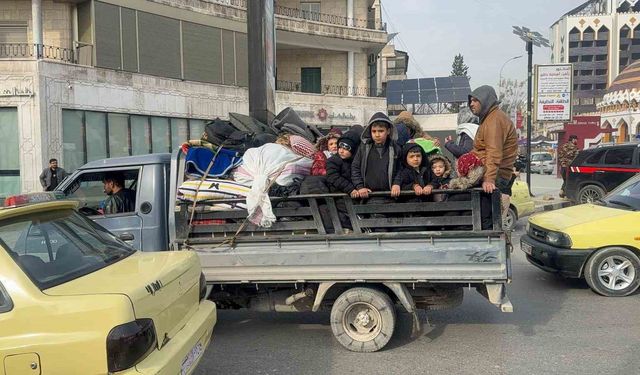 Halep'te siviller bombaların altında tahliye ediliyor