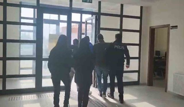 Hatay'da kuyumcuya sahte altın satan 3 şahıs yakalandı