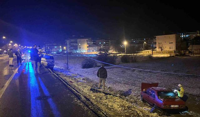 Isparta'da iki otomobil çarpıştı: 3 yaralı