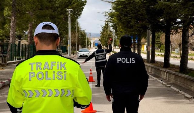 Isparta'da son bir haftalık polis denetimlerinde 52 aranan şahıs yakalandı