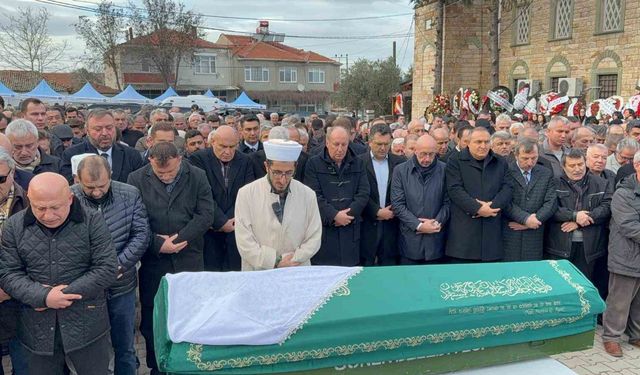İYİ Partili Turhan Çömez annesini son yolculuğuna uğurladı
