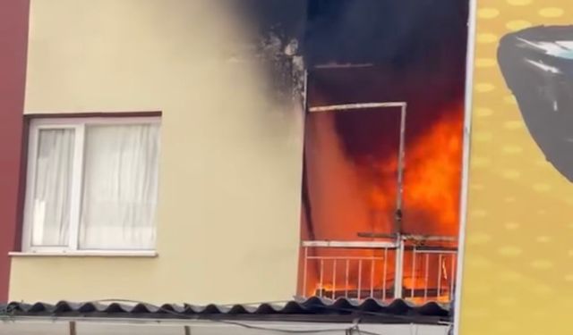 İzmir'de yangında ev alevlere teslim oldu