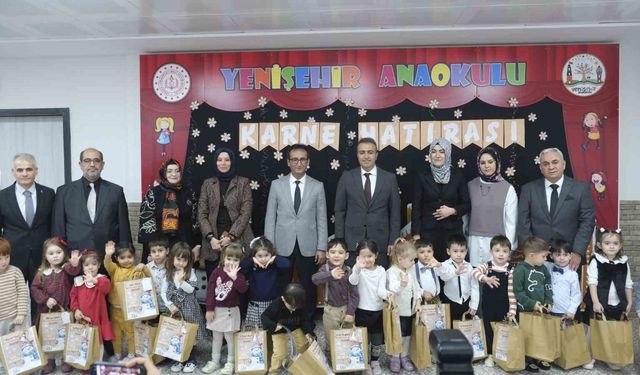 Karaman'da 49 bin 103 öğrenci karne heyecanı yaşadı