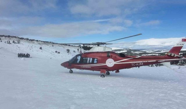 Kayakta düşerek ayağını kıran genç hava ambulansıyla hastaneye kaldırıldı