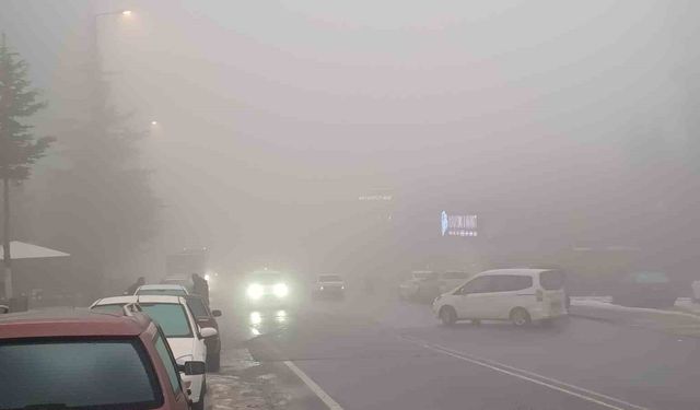 Kayseri'de sis görüş mesafesini düşürdü