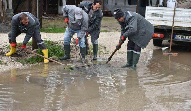 Kepez Belediyesi sağanak yağışlara karşı seferber oldu