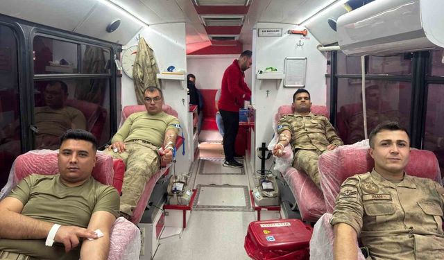 Kilis'te jandarmadan Kızılay'ın kan bağışı kampanyasına destek