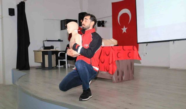 Kızılay'dan çocuklara ilk yardım eğitimi