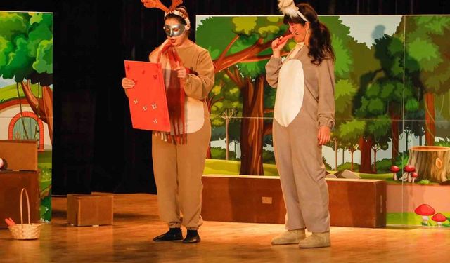 Körfez'de minik öğrenciler 'Haylaz Tavşan' oyunuyla eğlendi