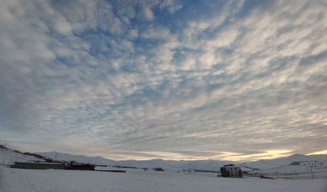 Kümülüs bulutları Van semalarında görsel şölen sundu