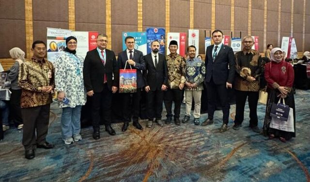 Kütahya Dumlupınar Üniversitesi, Endonezya Türk Üniversiteleri Eğitim Fuarı'nda yerini aldı