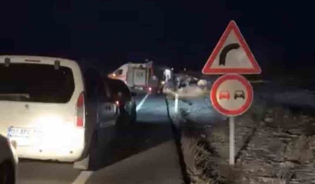 Mardin'de otomobil ile hafif ticari araç çarpıştı: 3 ölü, 2 yaralı