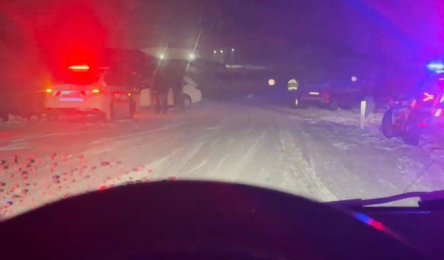 Mazıdağı-Derik yolu ulaşıma kapandı, buzlanma kazaya neden oldu