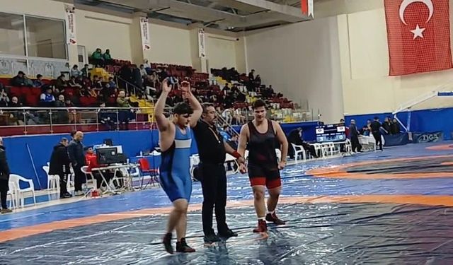 Milli güreşçi Mustafa Can Düzgün, Türkiye Şampiyonası biletini kaptı