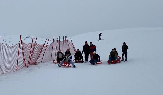 Muş Çocuk Evleri Sitesi'nden çocuklara yarıyıl tatilinde kayak keyfi