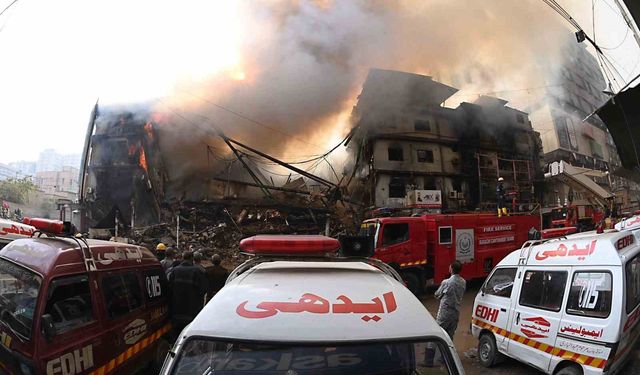 Pakistan'daki AVM yangınında can kaybı 14'e yükseldi, 70'ten fazla kişi kayıp