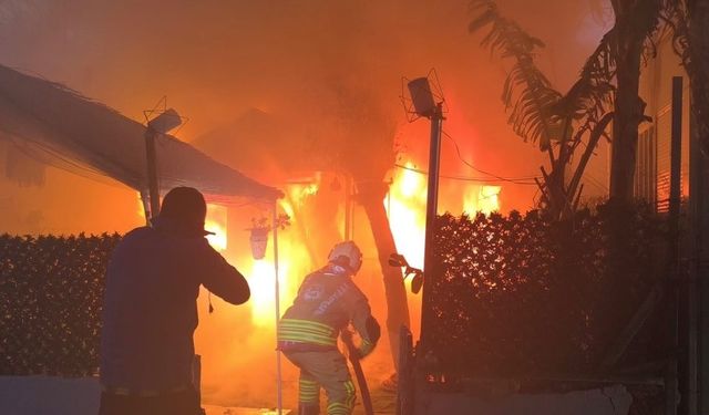 Samandağ'da konteyner yangını