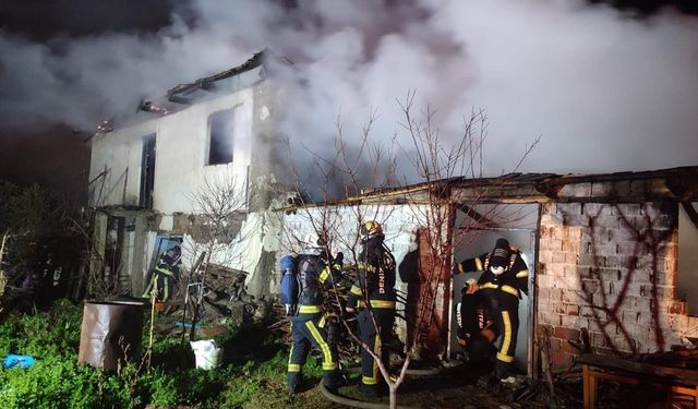 Samanlık yangını korkuttu