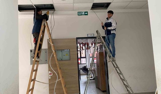 Sarıgöl'ün en büyük okulu klimalarla donatılıyor