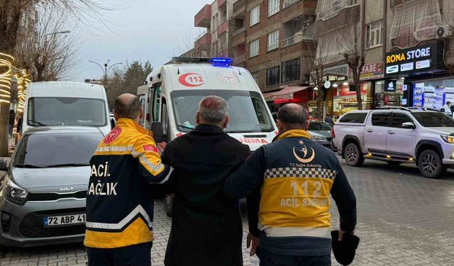 Siirt'te sokakta dengesini kaybedip düşen epilepsi hastası yaralandı