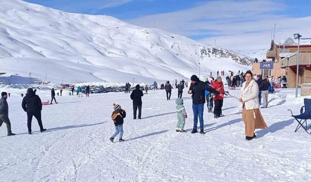 Soğuk hava kayak keyfini gölgede bıraktı