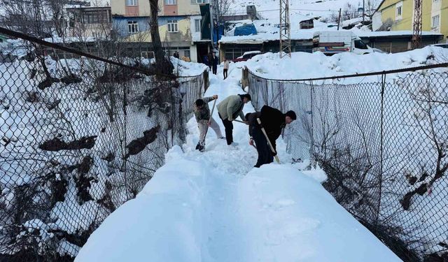 Tahta köprülerde kar nöbeti