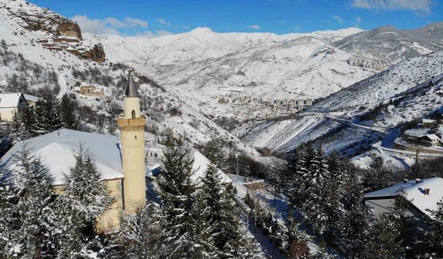 Tarihi Süleymaniye Mahallesinden kar manzaraları