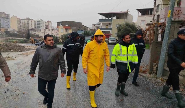 Tarsus'ta yoğun yağış sonrası tam saha müdahale