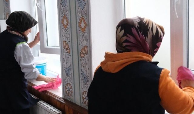 Tavşanlı'da camilerde temizlik çalışmaları