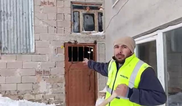 Tipide ahıra saklanan köpek kapıya sıkıştı