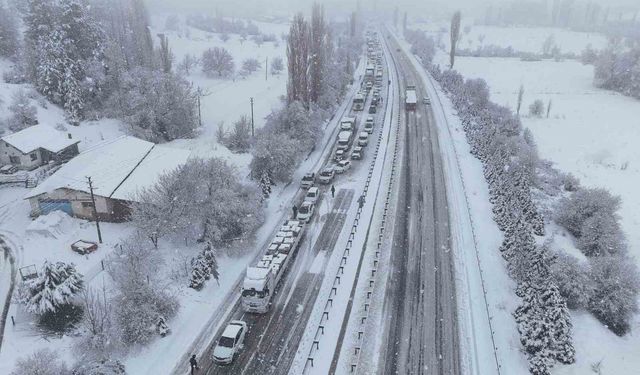 Uşak-Ankara karayolu 3 saat trafiğe kapandı