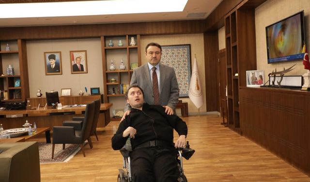 Vali Musa Işın, engelli vatandaşı makamında ağırladı