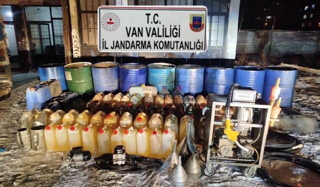 Van'da kaçak akaryakıt ve sentetik hap ele geçirildi