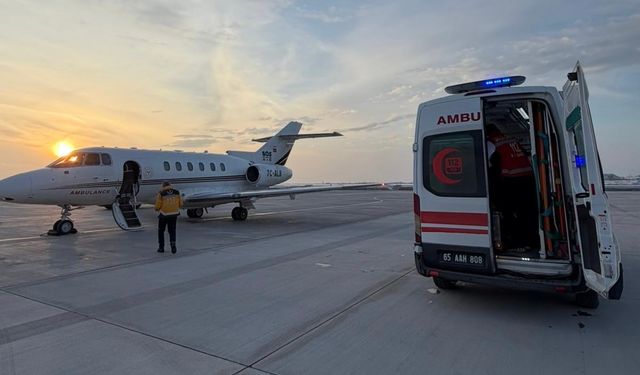 Van'da uçak ambulans bebek hastalar için havalandı