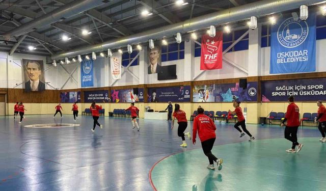 Yalıkavakspor, Üsküdar Belediyespor maçı öncesi İstanbul'da son antrenmanını yaptı