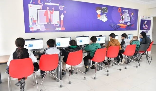 Yeşilyurt Mesleki Eğitim ve Yaşam Merkezi'nde kurslar tüm hızıyla sürüyor