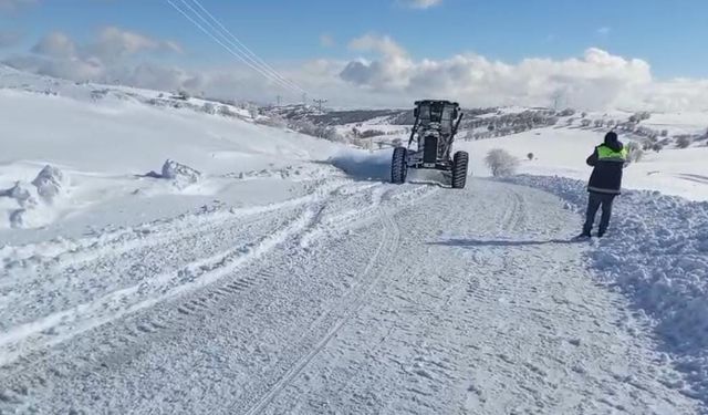 Yozgat'ta ekipler kar mesaisini aralıksız sürdürüyor