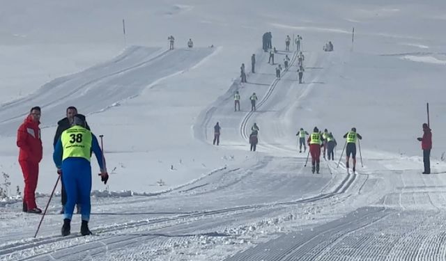 Yüksekova'da 'Kayaklı Koşu Barış ve Kardeşlik 1. Etap yarışması' heyecanı