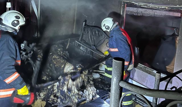 Yüksekova'da korkutan ev yangını: 4 çocuk hastaneye kaldırıldı