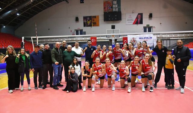 Yunusemre Belediyespor'un sultanları ligde kaldı