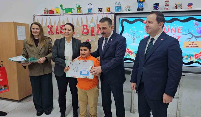 Zonguldak'ta 87 bin öğrenci karne heyecanı yaşadı