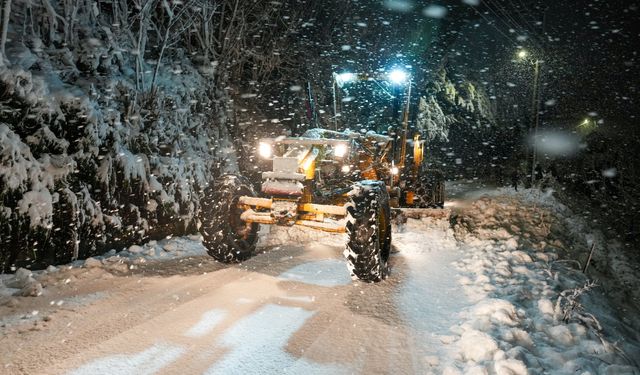 Rize'de ekiplerin kar mücadelesi