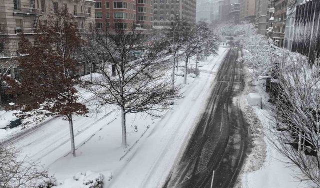 ABD'de kar fırtınası hayatı durma noktasına getirdi