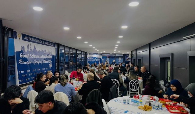 AK Parti Bilecik il yönetimi aynı sofrada buluştu