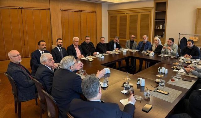 AK Parti heyeti KKTC basını ile buluştu