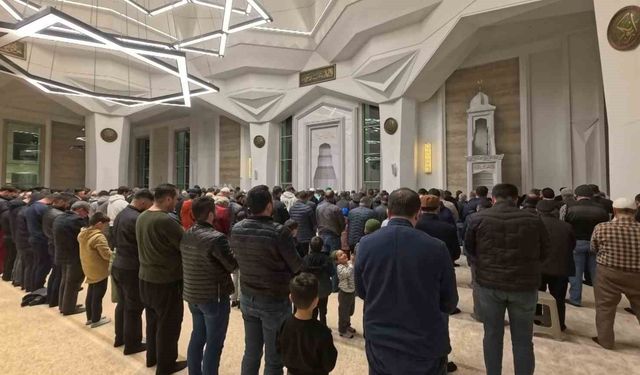 Aksaray'da Ramazan ayının ilk teravih namazı kılındı