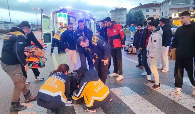 Ankara'da dengesini kaybeden motokurye yola savruldu