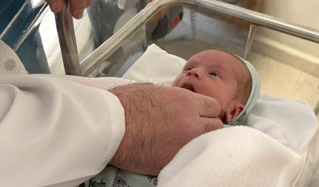 Anne karnındayken milyonda bir görülecek sağlık sorunuyla doğdu